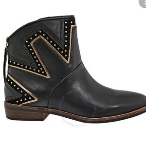 UGG Lars Studded Leather boots size 9